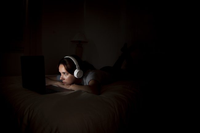 tidur tengah malam menjadi tanda kebiasaan buruk