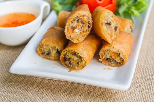 (gorengan adalah makanan camilan yang banyak mengandung minyak, sumber : freepik)