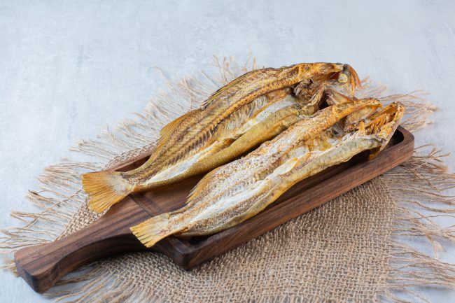 (ikan asin memiliki manfaat positif bagi tubuh, sumber : freepik)