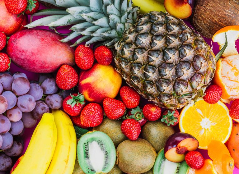 (ilustrasi daftar buah-buahan yang mengandung gula alami banyak, sumber : freepik)